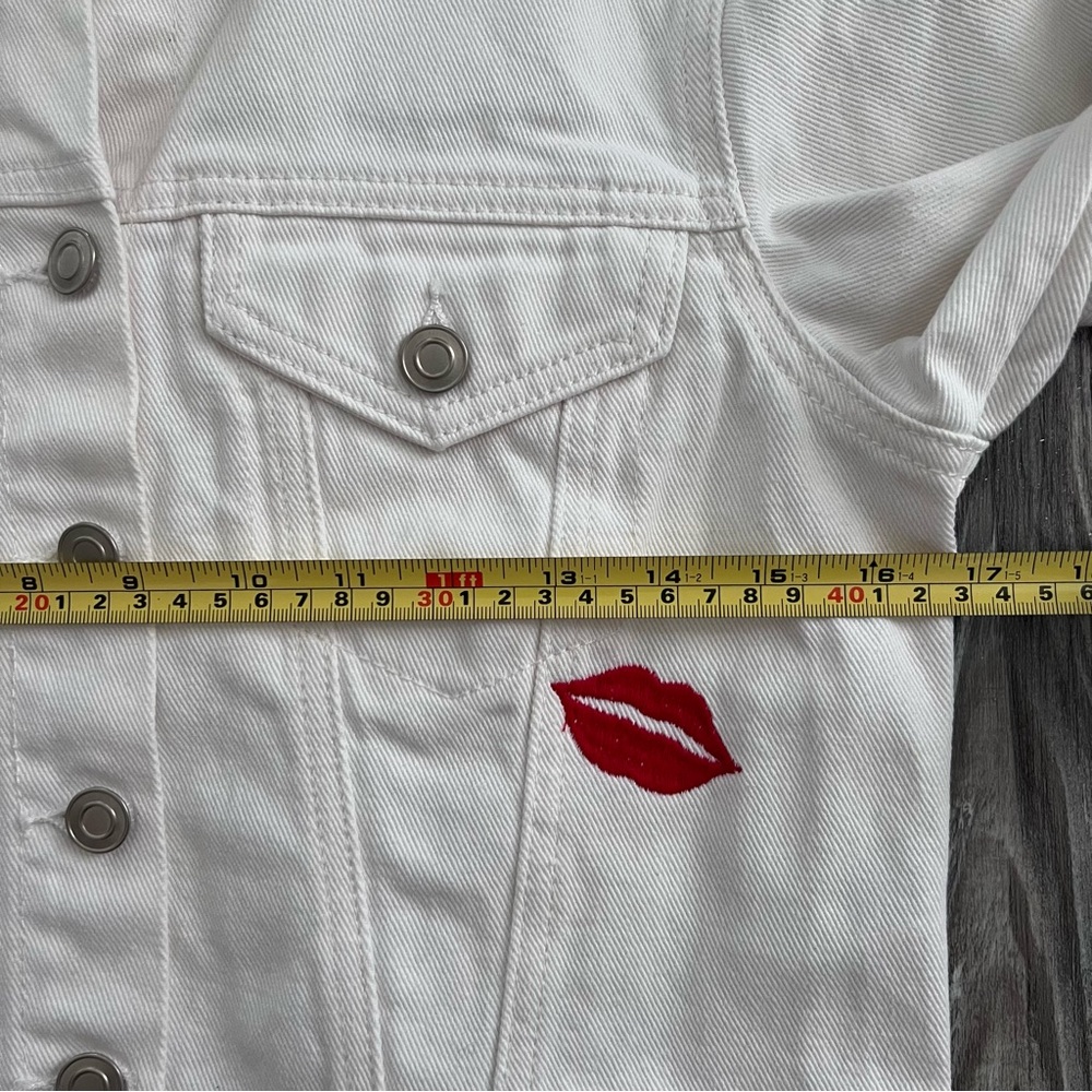 Forever 21 White Denim Jacket with Red Lips Embroidered - Picture 6 of 7